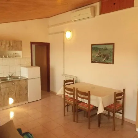 Ema Apartment *